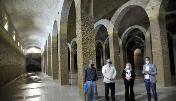 Interior del depósito (www.lavozdelsur.esedicionesjereziconicos-depositos-tempul-en-jerez-secos-por-mantenimiento_267769_102.html)