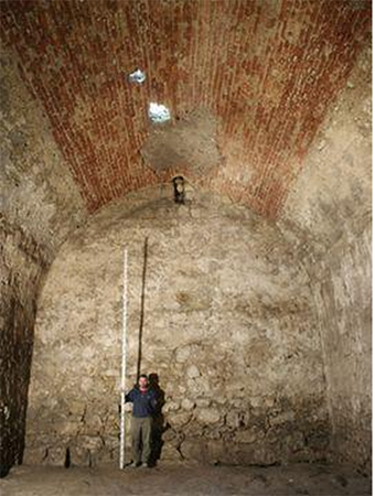 Recuperación del aljibe calatravo del Castillo de Priego tras siglos de abandono (www.arqueologiamedieval.com, julio 2015))