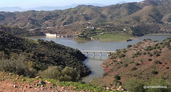 Presa de Embalse de Casasola (www.pueblosdemalaga.com, enero 2020)