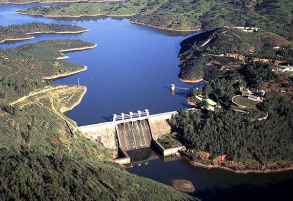Embalse de La Minilla (www.cursospesca.com, junio 2020)