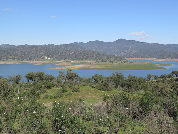 Embalse del Yeguas (es.wikipedia.org, febrero 2024)