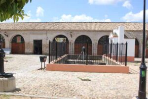 Aljibe y pozo del Palacio Ducal de El Carpio (J. A. Palomino León, julio 2017)