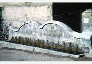 Fuente de los Dieciséis Caños (A. Castillo, abril 2003)