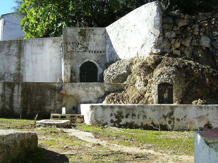 Fuente de la Virgencita (Serafín Parra, 2004-06)