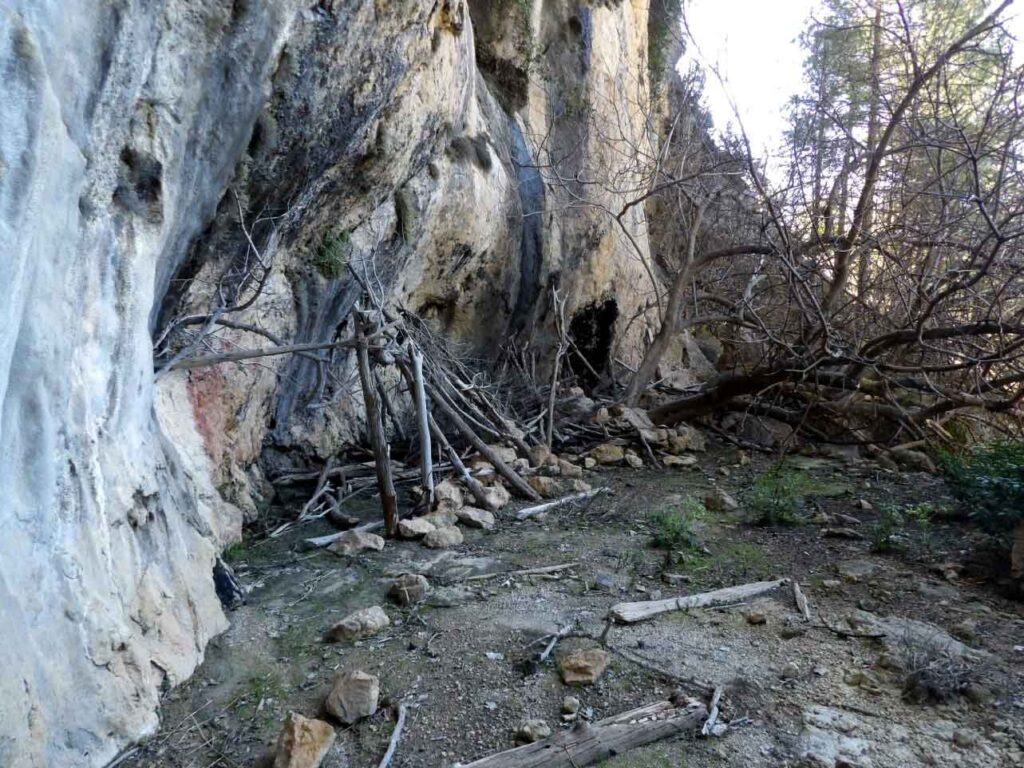 Fuente de la Cueva de la Higuera (J. D. Cano Cavanillas, abril 2026)