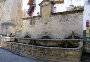 Fuente de las Cadenas (A. Castillo, abril 2005)