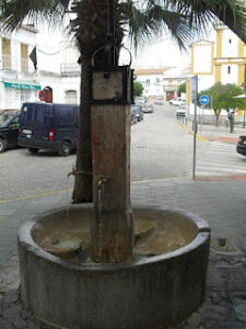 Fuente de la Iglesia ((http://conservacionfuentessaucejo.blogspot.com.es/2010_05_01_archive.html, octubre 2010)
