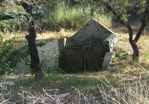 Fuente de la Cueva de Vaqueros (F. Cuesta López, septiembre 2012)