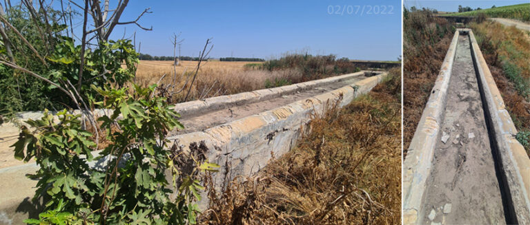 Vista frontolateral y superior del abrevadero, al fondo “El Albercón” (A. Ventas, julio 2022)