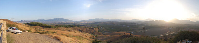 Panorámica del valle del Guadalhorce desde el mirador (L. Moreno, septiembre 2010)